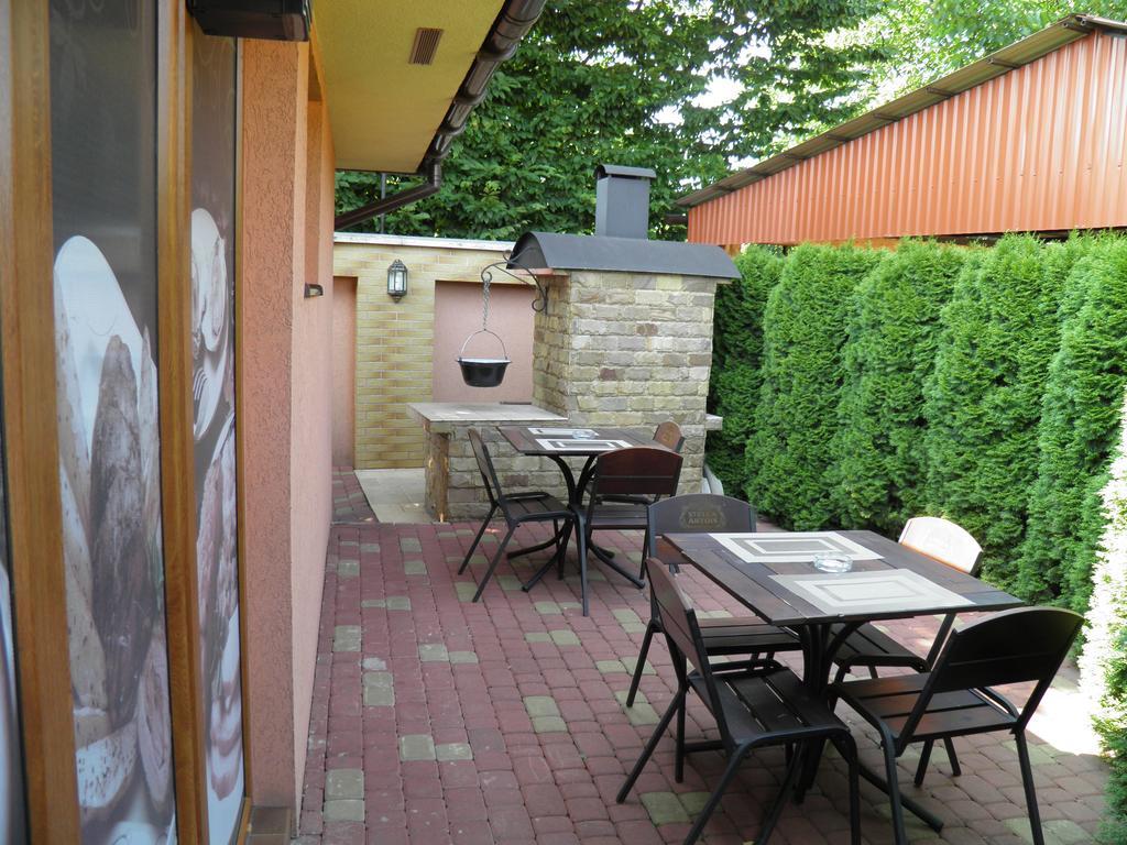 Magnat Hotel Mukachevo Exterior foto