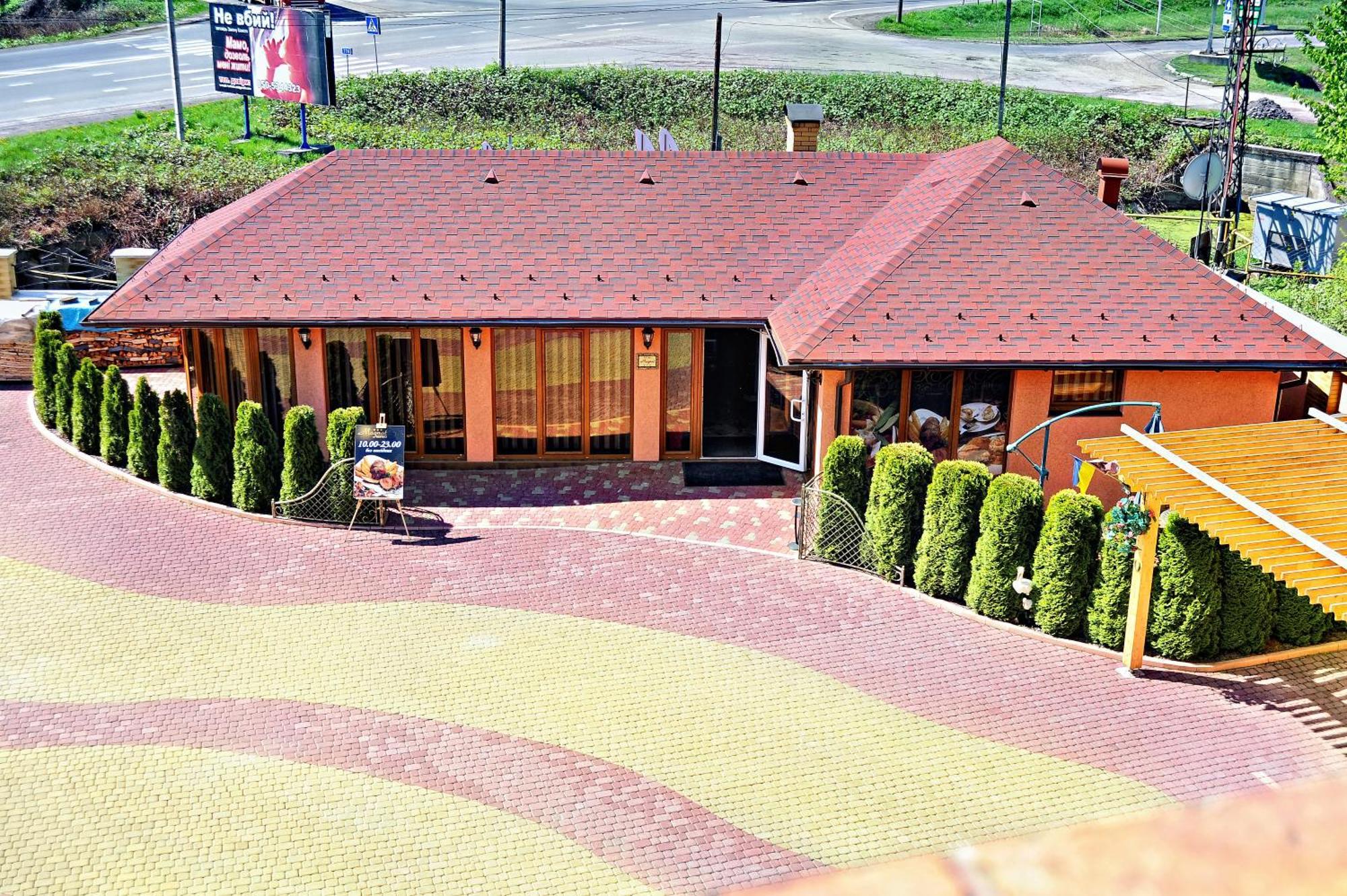 Magnat Hotel Mukachevo Exterior foto