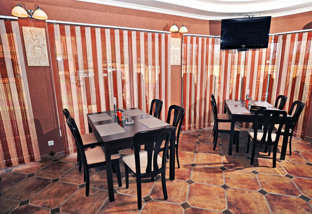 Magnat Hotel Mukachevo Exterior foto